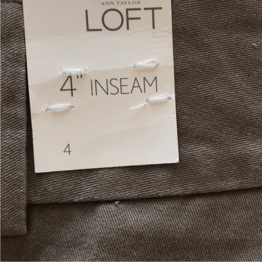 NWT Loft Shorts Size 4 excellent condition no rips no tears no stains.
#243 - Picture 4 of 6
